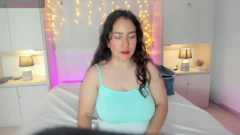 Snapshot of elarey_ chatting on April 15, 12:01 pm elarey_ online show from April 15, 12:01 pm