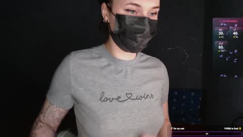 Snapshot of elay_noir chatting on February 7, 9:51 pm elay_noir online show from February 7, 9:51 pm