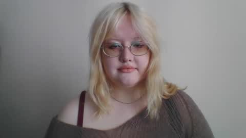 Snapshot of elayne_sweet chatting on February 27, 8:14 am elayne_sweet online show from February 27, 8:14 am