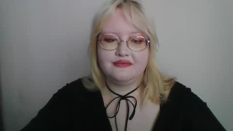 Snapshot of elayne_sweet chatting on March 12, 8:20 am elayne_sweet online show from March 12, 8:20 am
