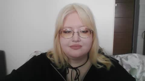Snapshot of elayne_sweet chatting on March 20, 8:08 am elayne_sweet online show from March 20, 8:08 am