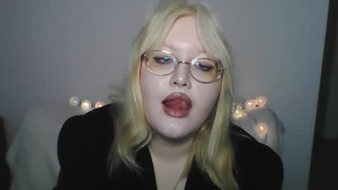 Snapshot of elayne_sweet chatting on March 27, 8:09 am elayne_sweet online show from March 27, 8:09 am