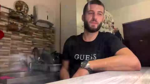 elchapoguzman95 online show from November 9, 6:50 pm