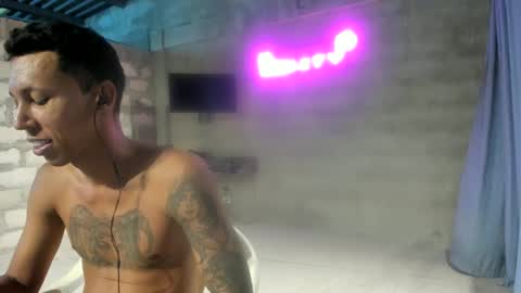 Snapshot of elchicletv chatting on December 19, 2:56 am El CHICLE TV - SHOW online show from December 19, 2:56 am