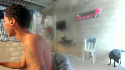 Snapshot of elchicletv chatting on January 6, 4:44 pm El CHICLE TV - SHOW online show from January 6, 4:44 pm