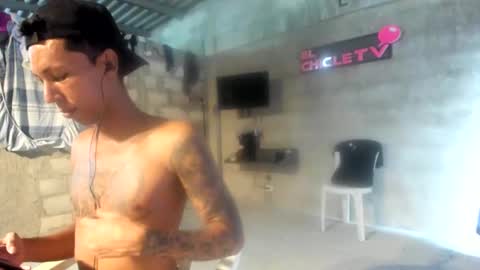 Snapshot of elchicletv chatting on January 8, 8:50 pm El CHICLE TV - SHOW online show from January 8, 8:50 pm