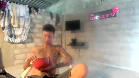 Snapshot of elchicletv chatting on January 10, 7:21 pm El CHICLE TV - SHOW online show from January 10, 7:21 pm