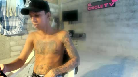 Snapshot of elchicletv chatting on January 12, 1:37 pm El CHICLE TV - SHOW online show from January 12, 1:37 pm