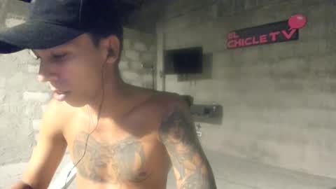 Snapshot of elchicletv chatting on January 20, 5:59 am El CHICLE TV - SHOW online show from January 20, 5:59 am