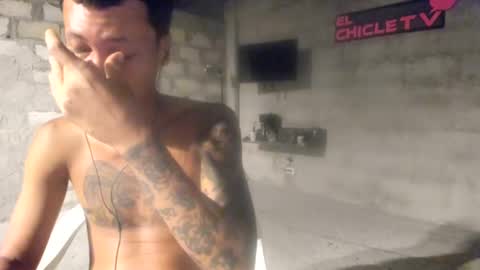 Snapshot of elchicletv chatting on January 22, 5:48 am El CHICLE TV - SHOW online show from January 22, 5:48 am