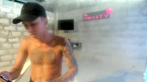 Snapshot of elchicletv chatting on January 27, 5:37 pm El CHICLE TV - SHOW online show from January 27, 5:37 pm