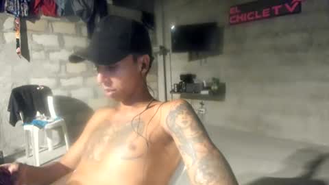 Snapshot of elchicletv chatting on February 12, 7:02 am El CHICLE TV - SHOW online show from February 12, 7:02 am