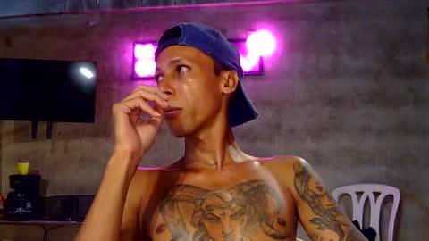 Snapshot of elchicletv chatting on February 26, 2:48 am El CHICLE TV - SHOW online show from February 26, 2:48 am