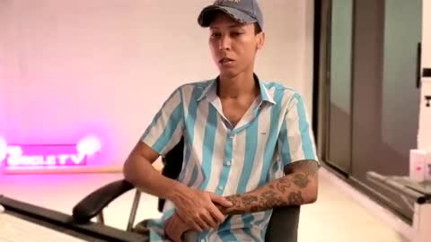 Snapshot of elchicletv chatting on September 12, 7:08 am El CHICLE TV - SHOW online show from September 12, 7:08 am