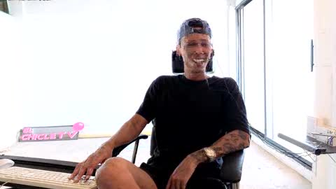 Snapshot of elchicletv chatting on September 16, 3:24 pm El CHICLE TV - SHOW online show from September 16, 3:24 pm