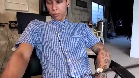 Snapshot of elchicletv chatting on September 17, 10:44 pm El CHICLE TV - SHOW online show from September 17, 10:44 pm