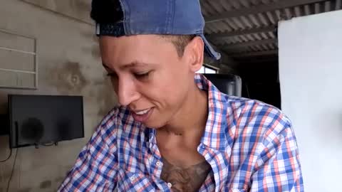 Snapshot of elchicletv chatting on September 22, 6:43 pm El CHICLE TV - SHOW online show from September 22, 6:43 pm