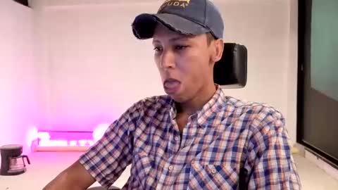 Snapshot of elchicletv chatting on September 23, 6:49 am El CHICLE TV - SHOW online show from September 23, 6:49 am