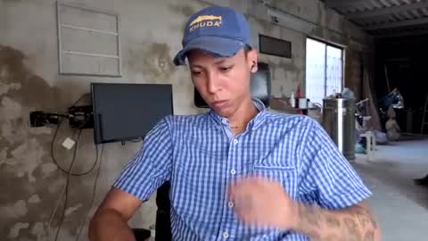 Snapshot of elchicletv chatting on September 23, 9:29 pm El CHICLE TV - SHOW online show from September 23, 9:29 pm