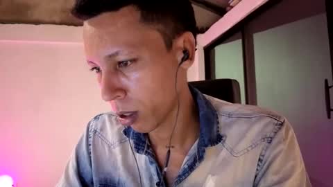 Snapshot of elchicletv chatting on September 25, 7:12 am El CHICLE TV - SHOW online show from September 25, 7:12 am