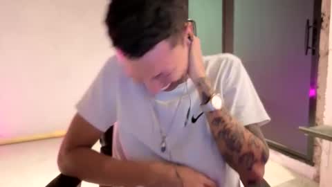 Snapshot of elchicletv chatting on September 30, 7:13 am El CHICLE TV - SHOW online show from September 30, 7:13 am