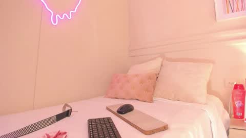 Snapshot of electra_a chatting on November 17, 3:18 pm ELECTRA online show from November 17, 3:18 pm