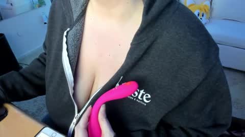 Snapshot of electrifiedlove_ chatting on February 19, 9:03 pm electrifiedlove_ online show from February 19, 9:03 pm