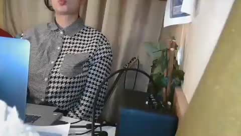 Julia Follow me on Onlyfansju grosroberts online show from December 8, 9:41 pm