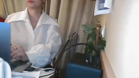 Julia Follow me on Onlyfansju grosroberts online show from December 9, 12:30 pm