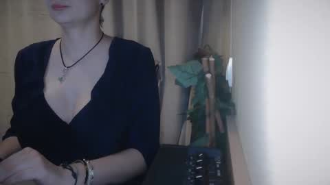 Julia Follow me on Onlyfansju grosroberts online show from March 6, 9:20 pm