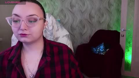 Snapshot of elegant_audacity chatting on December 3, 7:21 am Rachel online show from December 3, 7:21 am