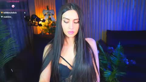 elegant_mysterious online show from January 10, 9:41 pm