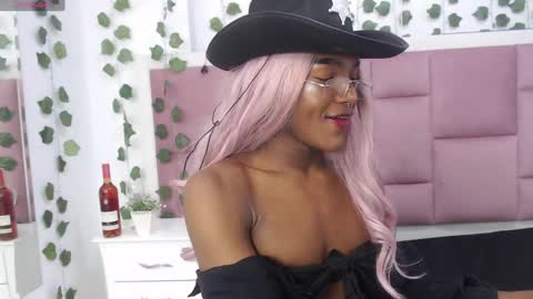Snapshot of elektraqueen1 chatting on May 29, 7:34 pm LUISA online show from May 29, 7:34 pm