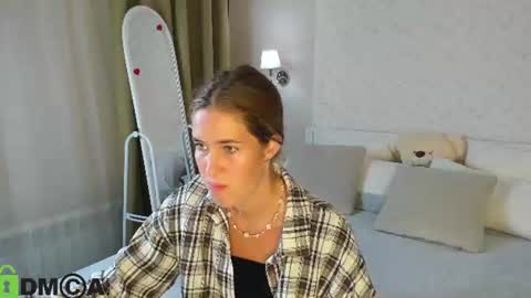 Snapshot of elena_grace chatting on August 2, 9:57 pm Jenny online show from August 2, 9:57 pm