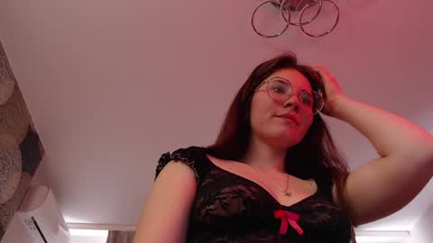 Snapshot of elena_vysotskaya chatting on April 23, 12:29 pm Elena online show from April 23, 12:29 pm