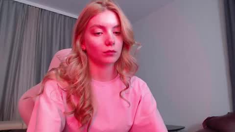 Snapshot of elena_vysotskaya chatting on April 24, 7:05 pm Elena online show from April 24, 7:05 pm