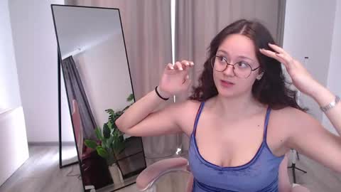 Snapshot of elena_vysotskaya chatting on May 1, 7:02 am Elena online show from May 1, 7:02 am