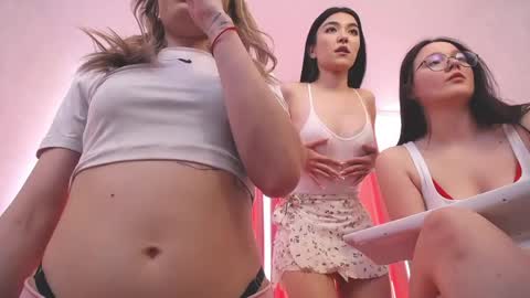 Snapshot of elena_vysotskaya chatting on June 3, 2:33 pm Elena online show from June 3, 2:33 pm