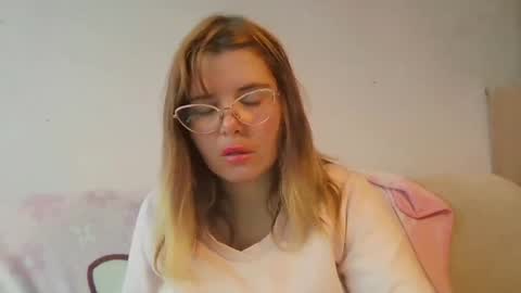 Snapshot of elenaflirt chatting on December 2, 1:28 pm Elena online show from December 2, 1:28 pm