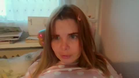 Snapshot of elenaflirt chatting on December 18, 2:45 pm Elena online show from December 18, 2:45 pm