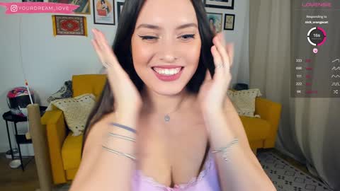 Snapshot of elenalooove chatting on December 9, 8:33 pm Elena insta yourdream 1ove online show from December 9, 8:33 pm