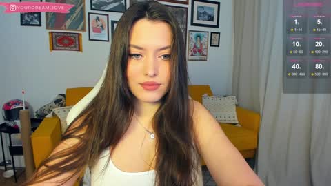 Snapshot of elenalooove chatting on December 13, 4:43 am Elena insta yourdream 1ove online show from December 13, 4:43 am