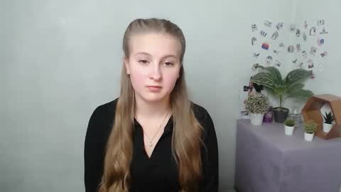 Elena online show from November 4, 1:43 pm