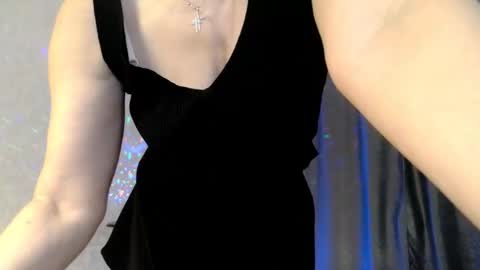 Snapshot of elenaza chatting on January 19, 8:09 pm elenaza online show from January 19, 8:09 pm