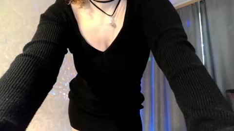 Snapshot of elenaza chatting on February 5, 11:55 am elenaza online show from February 5, 11:55 am