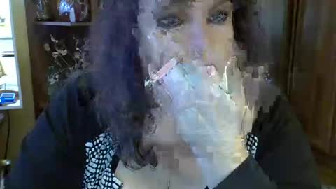 Snapshot of elenazed chatting on February 19, 8:12 am ElenaZed online show from February 19, 8:12 am