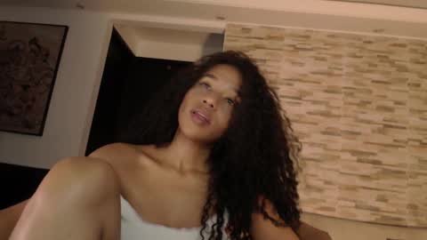Snapshot of elenna_snow chatting on December 6, 11:36 pm Elenna online show from December 6, 11:36 pm