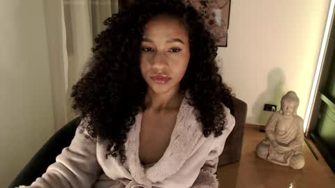 Snapshot of elenna_snow chatting on December 11, 3:56 am Elenna online show from December 11, 3:56 am