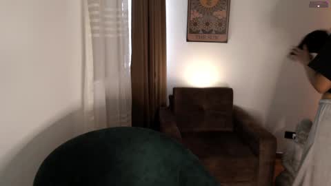 Snapshot of elenna_snow chatting on December 16, 10:13 pm Elenna online show from December 16, 10:13 pm
