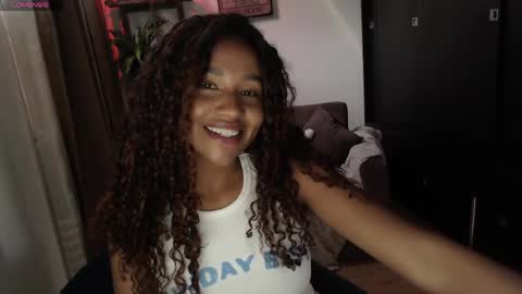 Snapshot of elenna_snow chatting on April 24, 9:50 pm Elenna online show from April 24, 9:50 pm